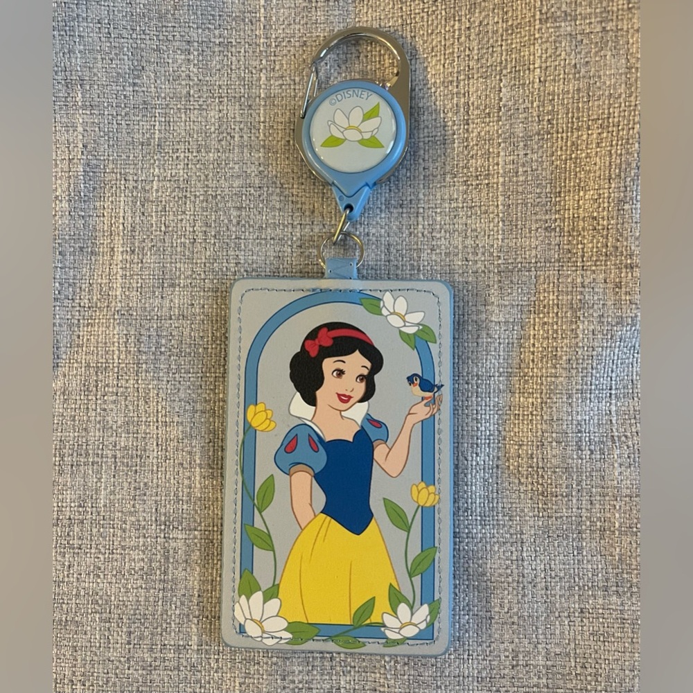 Disney Snow White and the Seven Dwarfs Snow White Floral Retractable Lanyard